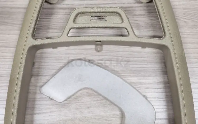 Потолочная рамка плафона с рассеивателем Lexus LX 470/Land Cruiser 100 за 5 000 тг. в Алматы