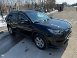 Toyota RAV4 2022 года за 16 200 000 тг. в Алматы – фото 3