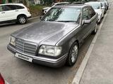 Mercedes-Benz E 220 1994 года за 1 550 000 тг. в Алматы – фото 2