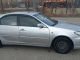 Toyota Camry 2004 года за 3 500 000 тг. в Актобе – фото 3