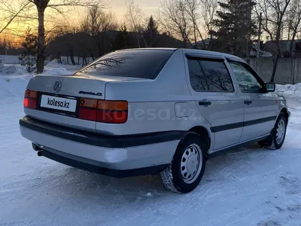 Volkswagen Vento 1994 года за 1 570 000 тг. в Караганда – фото 3