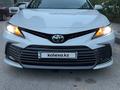 Toyota Camry 2022 года за 15 500 000 тг. в Астана – фото 3