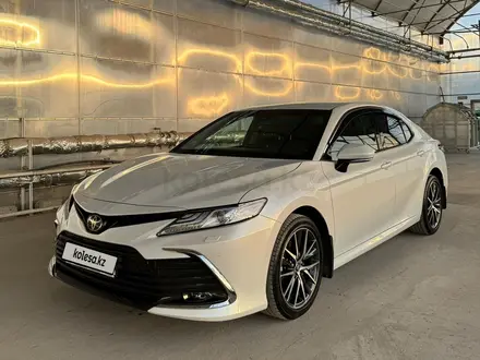 Toyota Camry 2021 года за 16 800 000 тг. в Шымкент