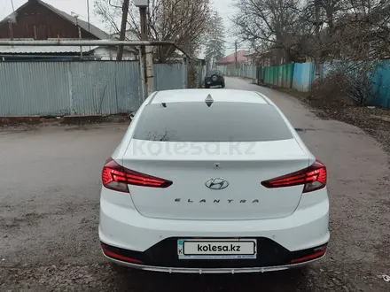 Hyundai Elantra 2019 года за 8 000 000 тг. в Алматы – фото 3