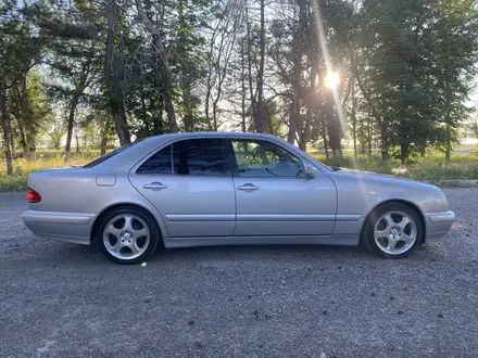 Mercedes-Benz E 320 2001 года за 4 500 000 тг. в Алматы – фото 4