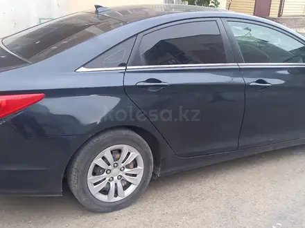 Hyundai Sonata 2011 года за 5 000 000 тг. в Атырау – фото 2