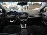 Hyundai Elantra 2019 года за 8 200 000 тг. в Шымкент – фото 2