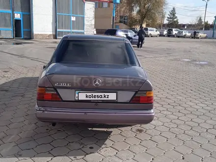 Mercedes-Benz E 230 1992 года за 950 000 тг. в Караганда – фото 4