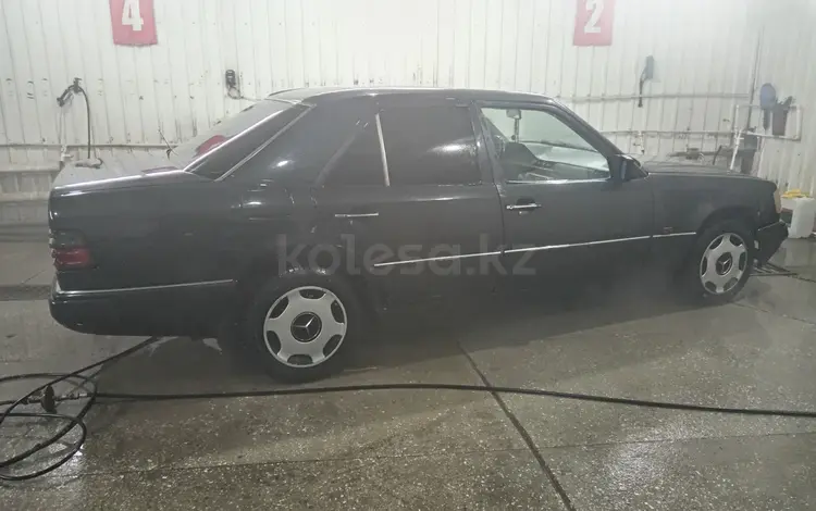 Mercedes-Benz E 220 1993 года за 1 550 000 тг. в Павлодар