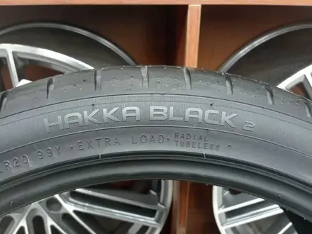 Nokian Tyres Hakka Black 2 245/40 R20 275/35 R20 Индекс скорости свыше Y 3 за 600 000 тг. в Астана – фото 5
