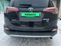 Toyota RAV4 2016 года за 10 900 000 тг. в Актобе