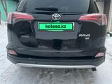 Toyota RAV4 2016 года за 10 900 000 тг. в Актобе
