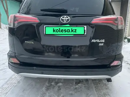 Toyota RAV4 2016 года за 10 900 000 тг. в Актобе