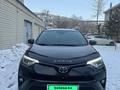 Toyota RAV4 2016 года за 10 900 000 тг. в Актобе – фото 2