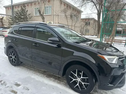 Toyota RAV4 2016 года за 10 900 000 тг. в Актобе – фото 3