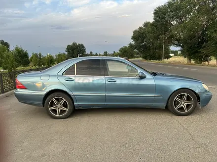 Mercedes-Benz S 320 2000 года за 3 000 000 тг. в Талдыкорган – фото 7