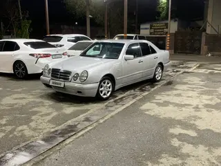 Mercedes-Benz E 280