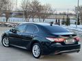 Toyota Camry 2018 года за 13 250 000 тг. в Астана – фото 2