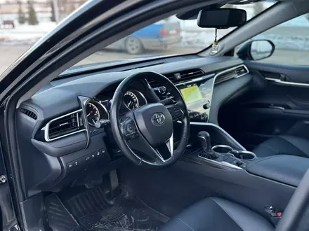 Toyota Camry 2018 года за 13 250 000 тг. в Астана – фото 26