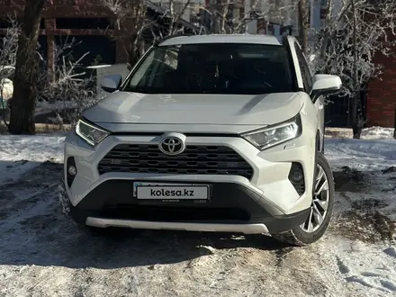 Toyota RAV4 2021 года за 16 350 000 тг. в Астана