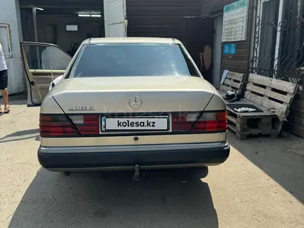 Mercedes-Benz E 230 1990 года за 2 300 000 тг. в Алматы – фото 5