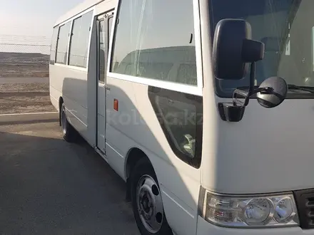 Toyota  Coaster 2014 года за 16 500 000 тг. в Атырау – фото 2