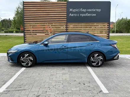 Hyundai Elantra 2023 года за 8 090 000 тг. в Кокшетау – фото 2