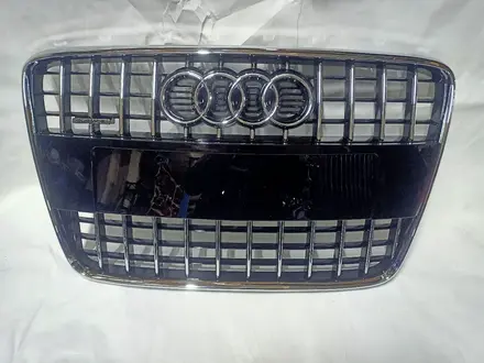 Решетка радиатора Audi Q7 4L за 80 000 тг. в Алматы