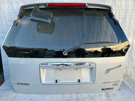 Крышка багажника Mitsubishi Chariot Grandis N84W из Японии за 80 000 тг. в Караганда