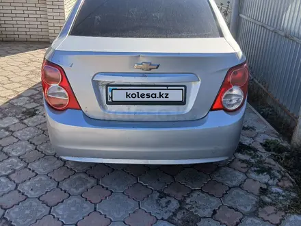 Chevrolet Aveo 2014 года за 2 500 000 тг. в Уральск – фото 2