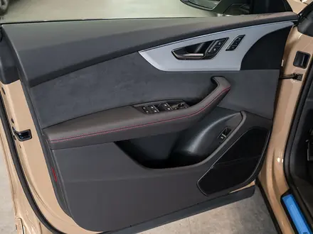 Audi Q8 55 TFSI Quattro Sport 2024 года за 63 890 000 тг. в Семей – фото 7