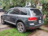 Volkswagen Touareg 2004 года за 3 800 000 тг. в Алматы – фото 3