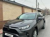 Toyota RAV4 2021 года за 16 000 000 тг. в Шымкент