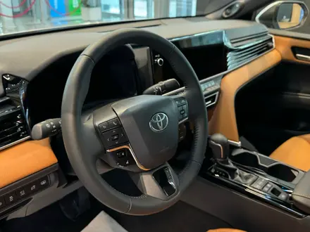 Toyota Camry 2024 года за 18 590 000 тг. в Актобе – фото 5