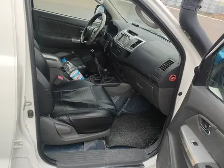 Toyota Hilux 2013 года за 8 500 000 тг. в Уральск – фото 4
