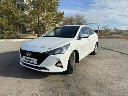 Hyundai Accent 2022 года за 8 300 000 тг. в Караганда