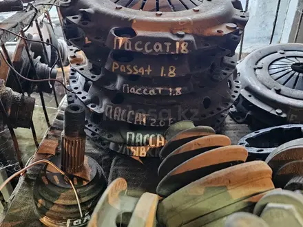 Кпп механика. Коробка мазда переходка, привода, маховик, корзина, диск сцеп за 65 000 тг. в Актобе – фото 9