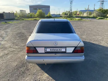 Mercedes-Benz E 300 1992 года за 1 600 000 тг. в Караганда – фото 9