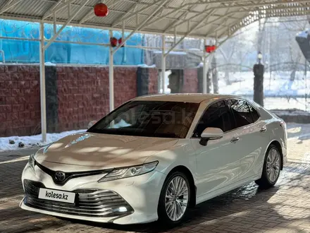 Toyota Camry 2020 года за 14 500 000 тг. в Алматы – фото 3