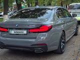 BMW 530 2022 года за 23 500 000 тг. в Шымкент – фото 2