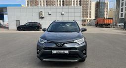 Toyota RAV4 2018 года за 12 500 000 тг. в Астана – фото 2
