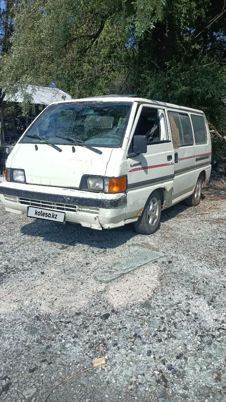 Mitsubishi L300, 1990
