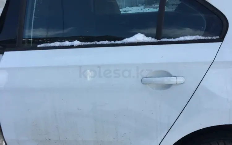Volkswagen polo двери за 1 000 тг. в Алматы