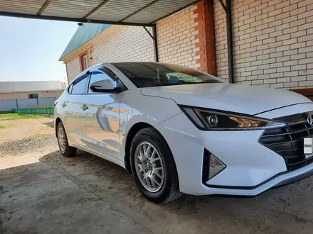 Hyundai Elantra 2020 года за 7 800 000 тг. в Актобе – фото 2