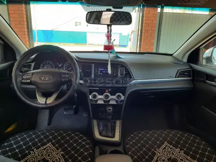 Hyundai Elantra 2020 года за 7 800 000 тг. в Актобе – фото 7