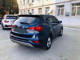 Hyundai Santa Fe 2017 года за 8 000 000 тг. в Уральск – фото 2