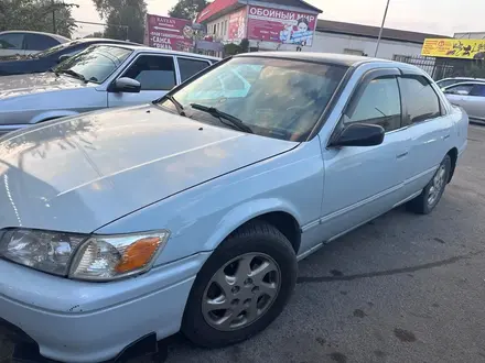 Toyota Camry 2001 года за 3 200 000 тг. в Есик – фото 2