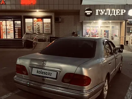 Mercedes-Benz E 230 1996 года за 1 750 000 тг. в Алматы
