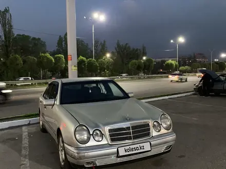 Mercedes-Benz E 230 1996 года за 1 750 000 тг. в Алматы – фото 3