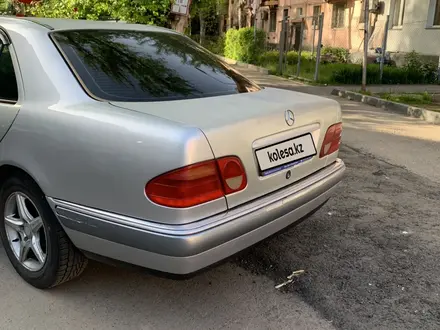 Mercedes-Benz E 230 1996 года за 1 750 000 тг. в Алматы – фото 2